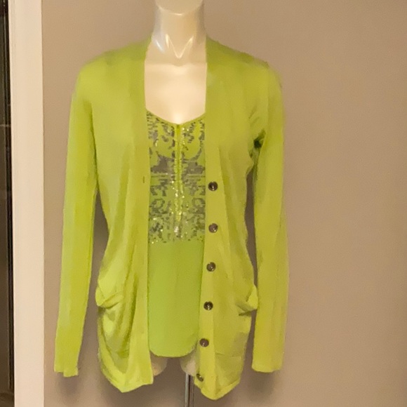 Stunning lime green summer top - Picture 5 of 7